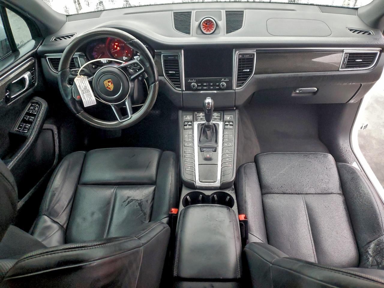 2017 PORSCHE Macan