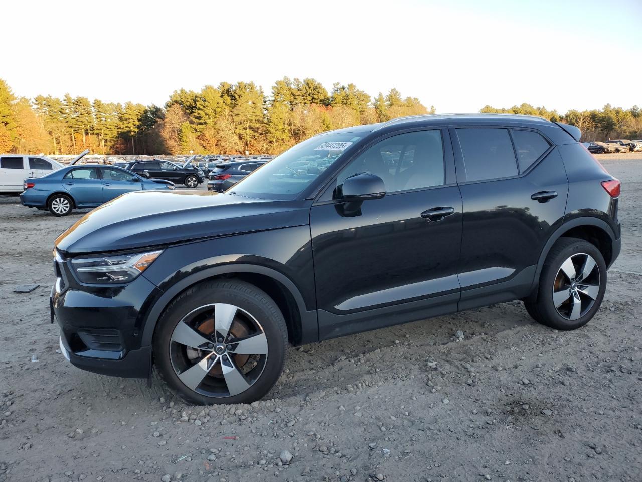 2019 VOLVO XC40