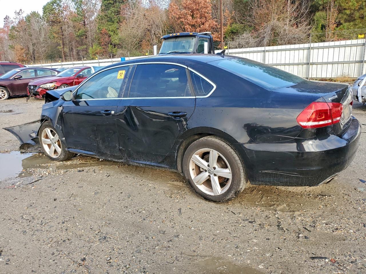 2012 VOLKSWAGEN Passat