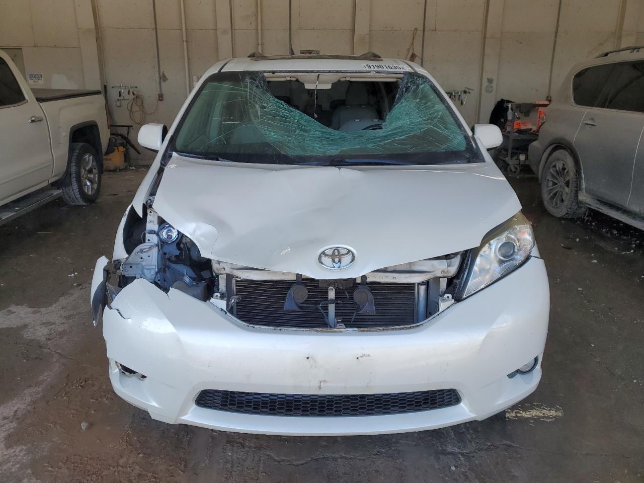2016 TOYOTA SIENNA