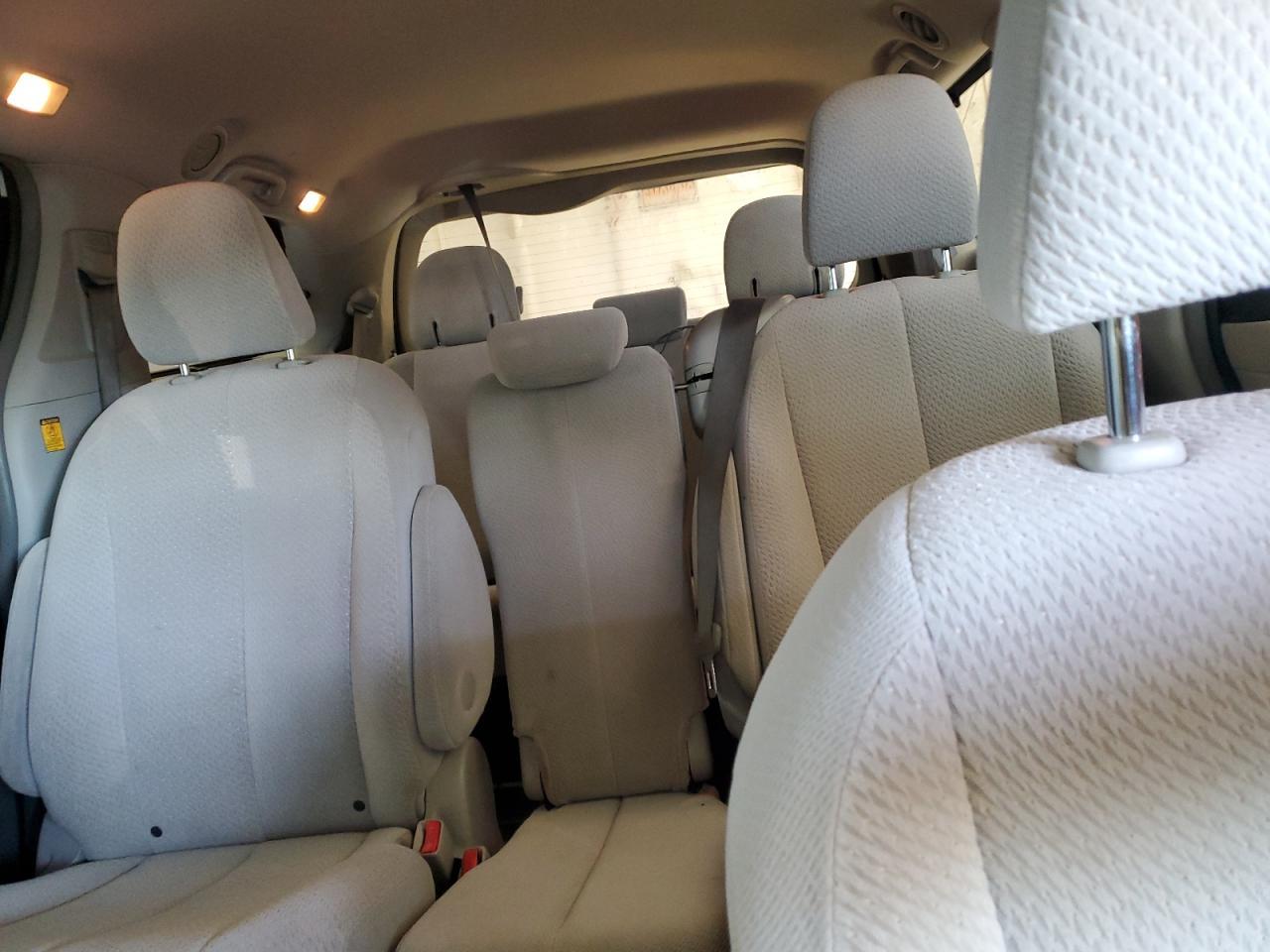 2012 TOYOTA SIENNA