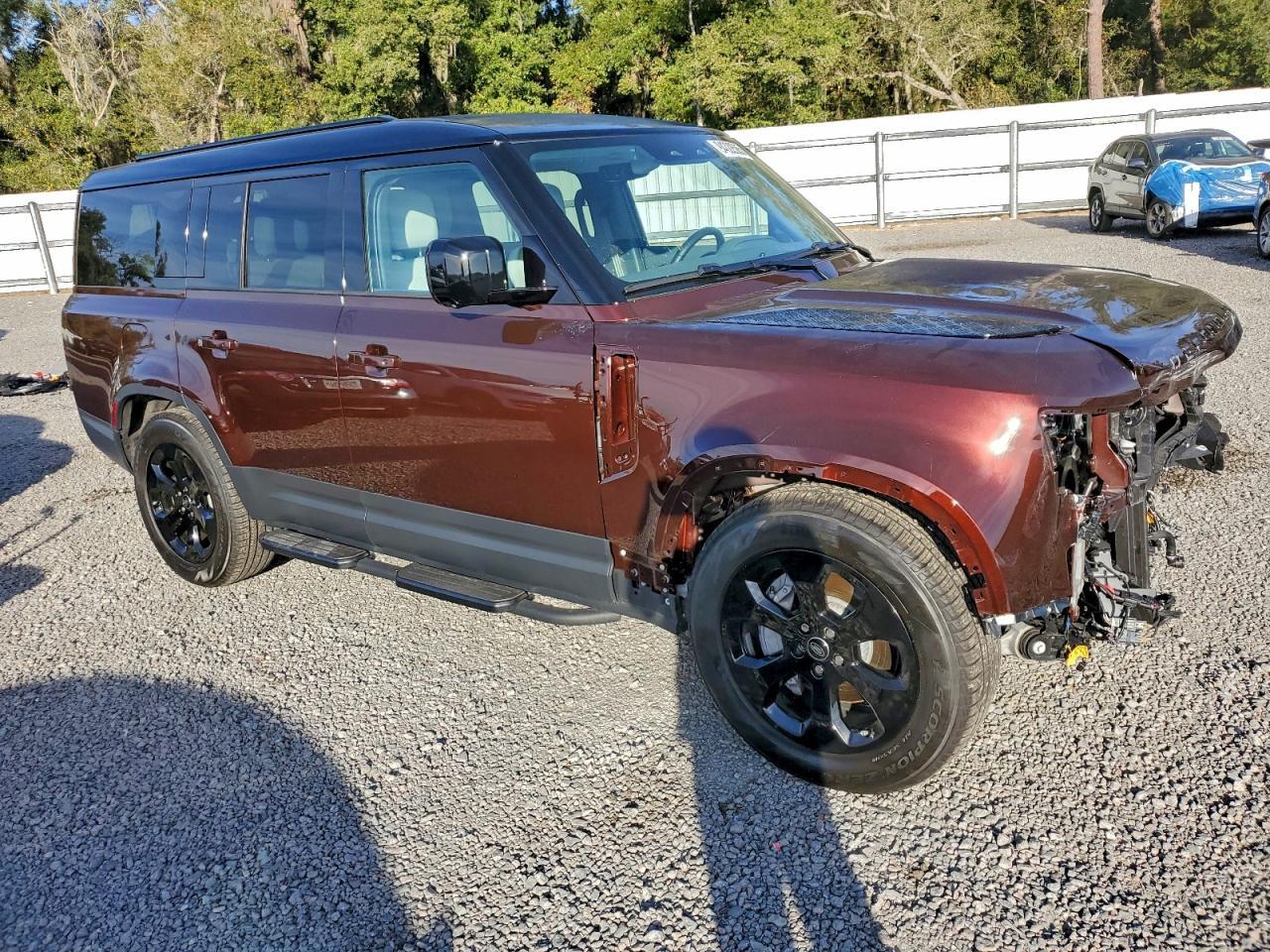 2025 LAND ROVER Defender