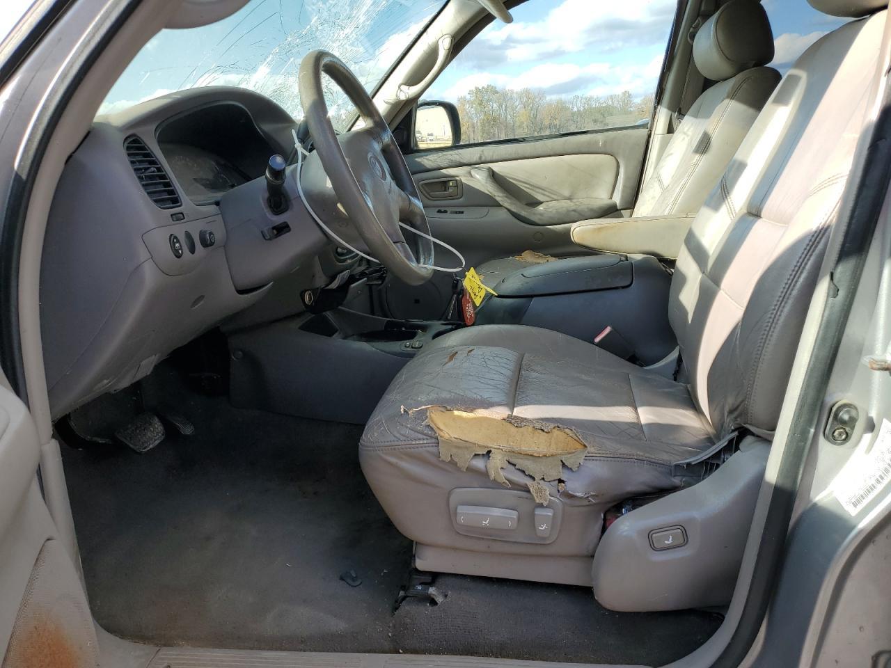 2002 TOYOTA Sequoia