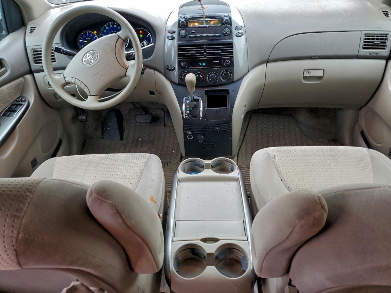2010 TOYOTA SIENNA