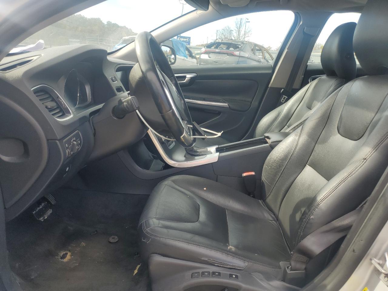 2015 VOLVO S60