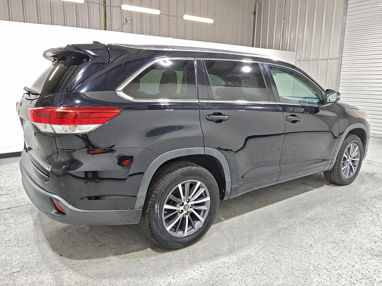 2017 TOYOTA HIGHLANDER