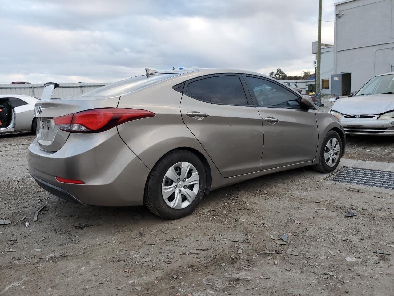 2016 HYUNDAI ELANTRA