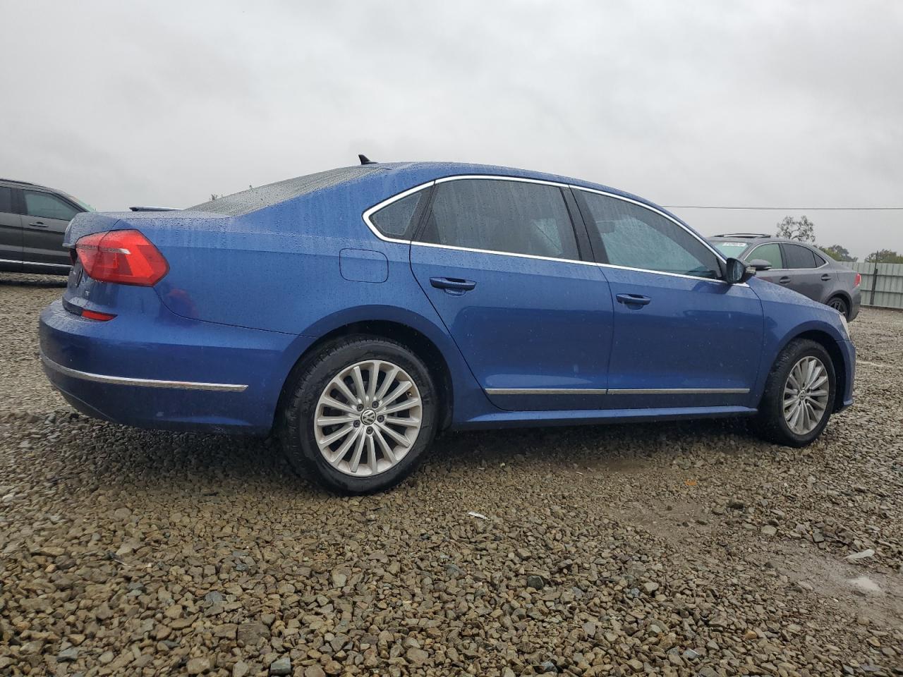 2016 VOLKSWAGEN Passat