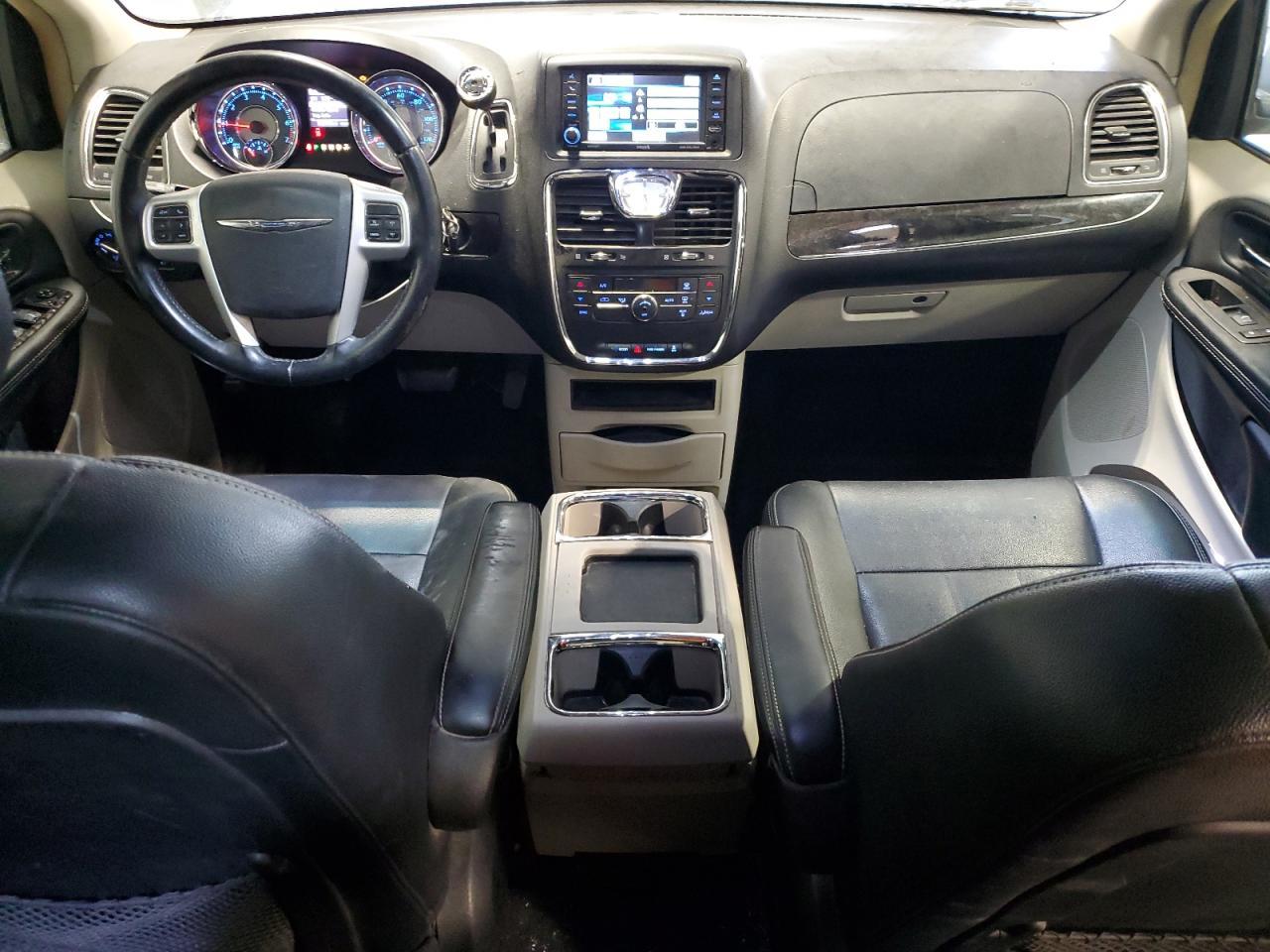 2016 CHRYSLER Town & Country