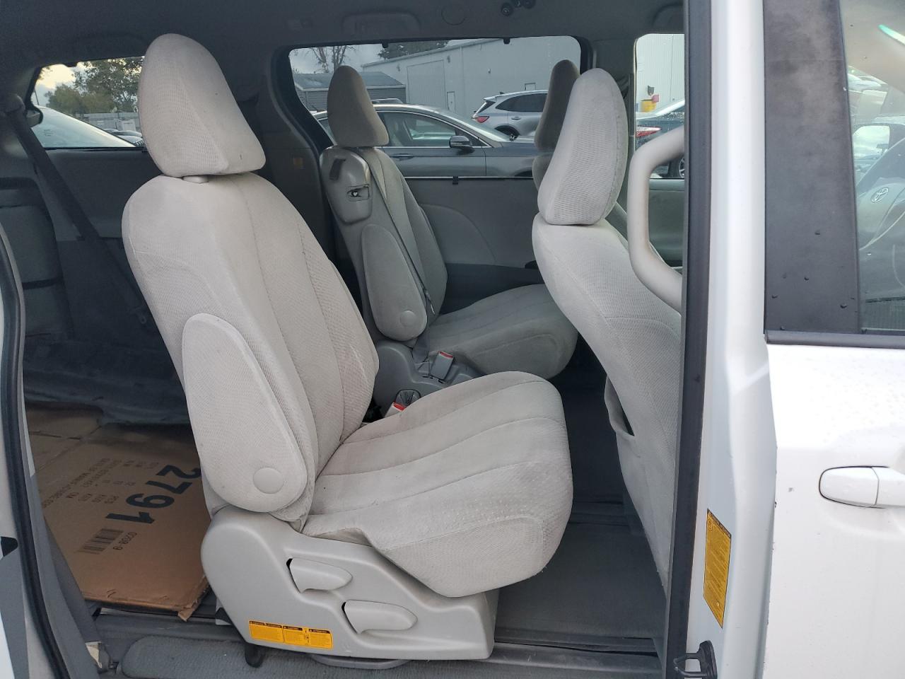 2012 TOYOTA SIENNA