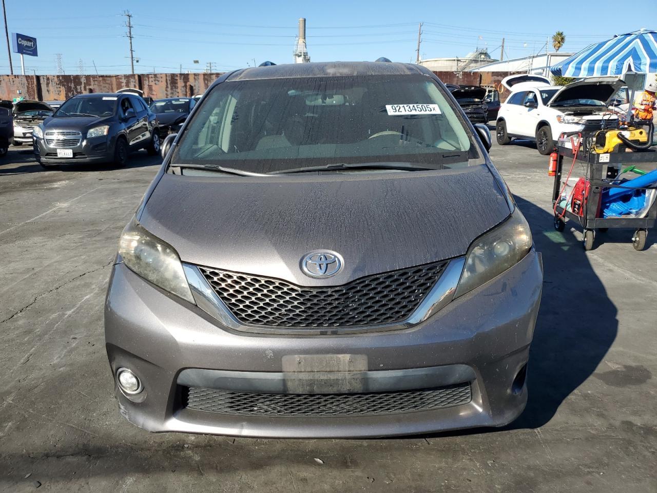 2014 TOYOTA SIENNA