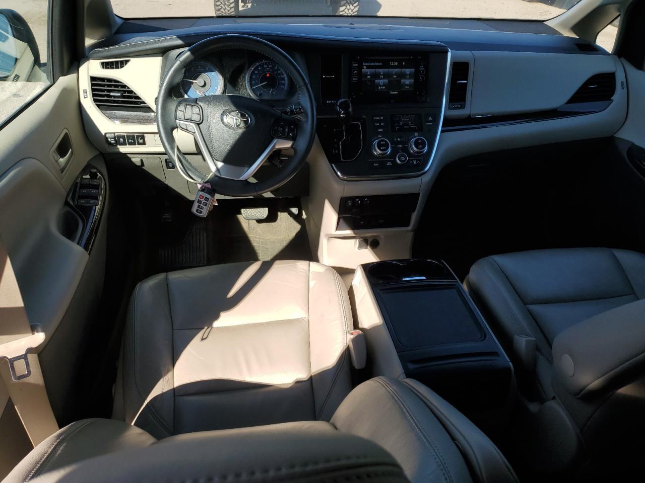 2017 TOYOTA SIENNA