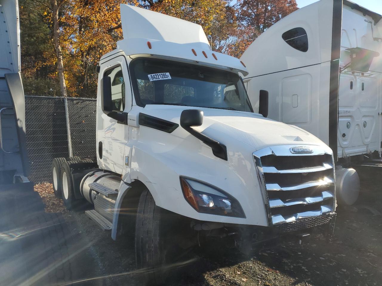 2020 FREIGHTLINER CASCADIA 126