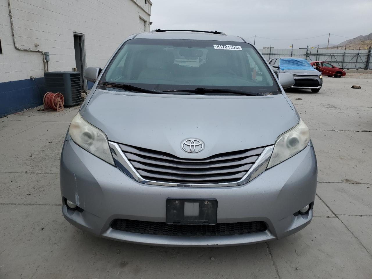 2015 TOYOTA SIENNA