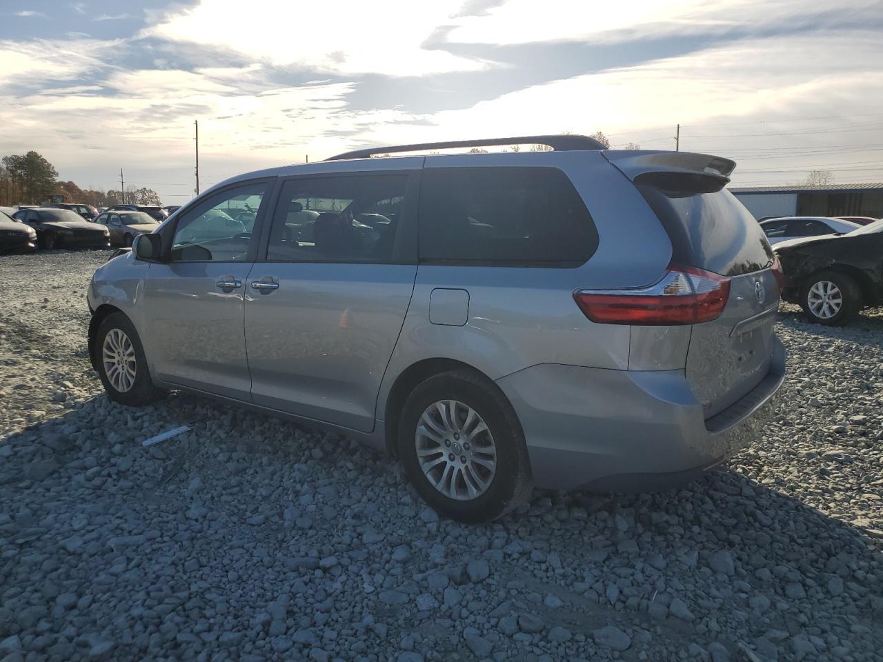 2016 TOYOTA SIENNA