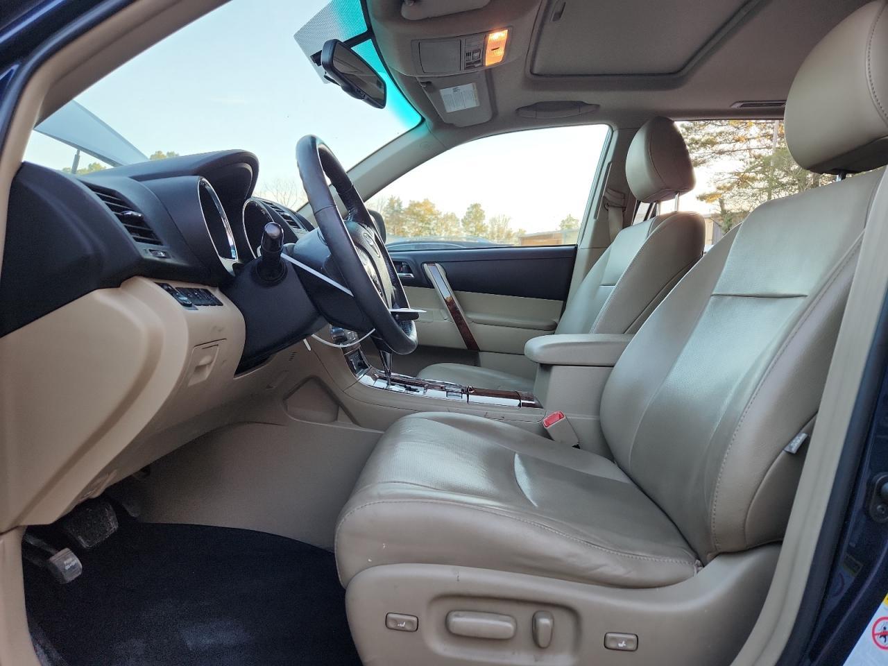 2011 TOYOTA HIGHLANDER