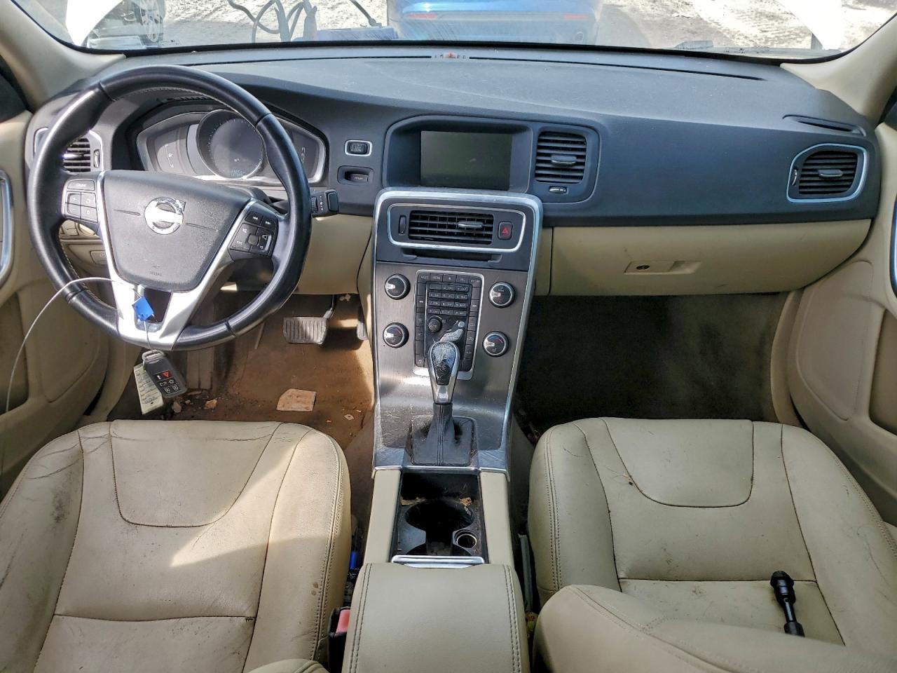 2015 VOLVO S60