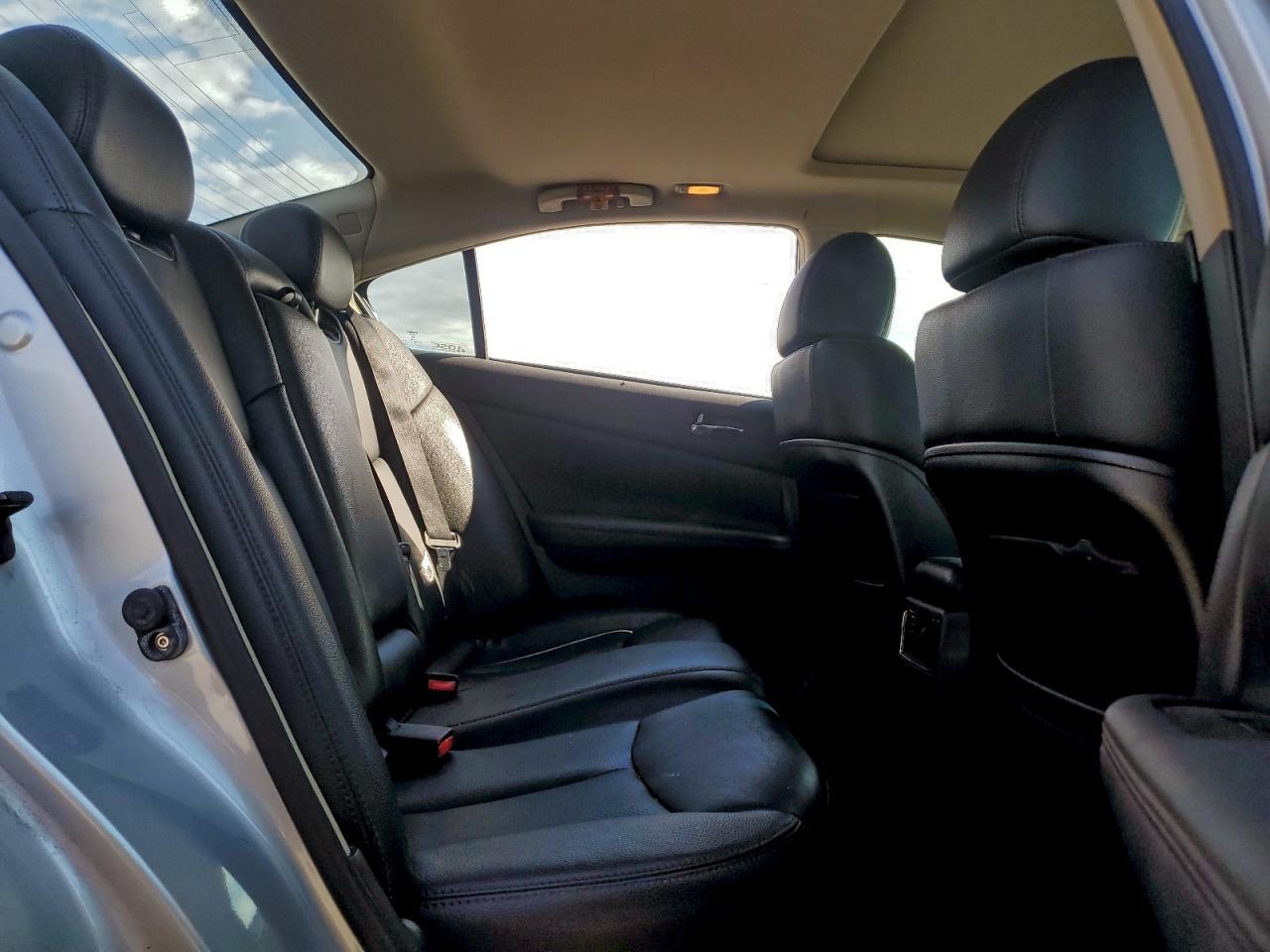 2010 NISSAN Maxima
