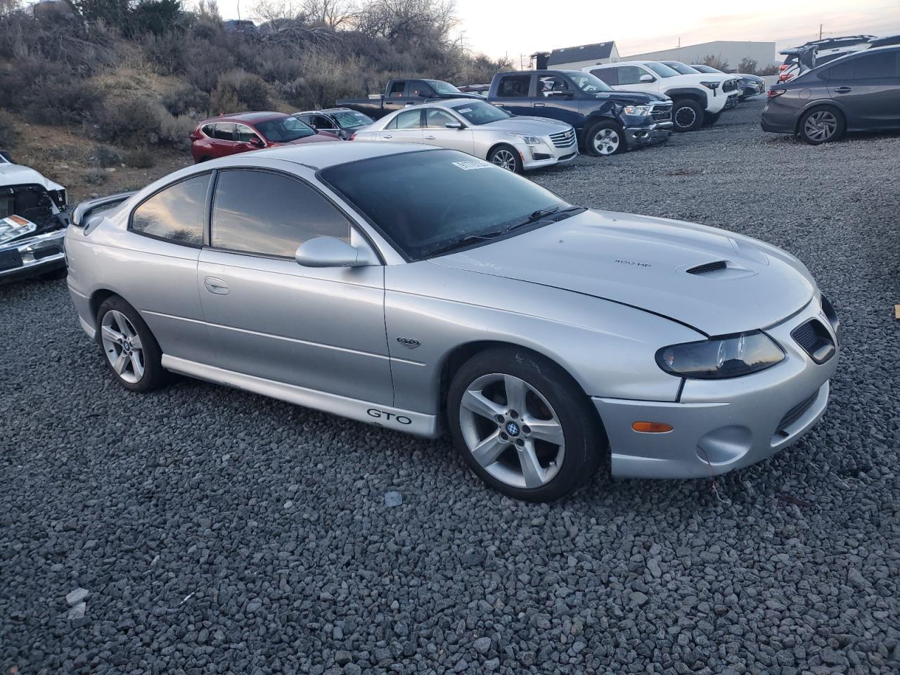 2004 PONTIAC Gto