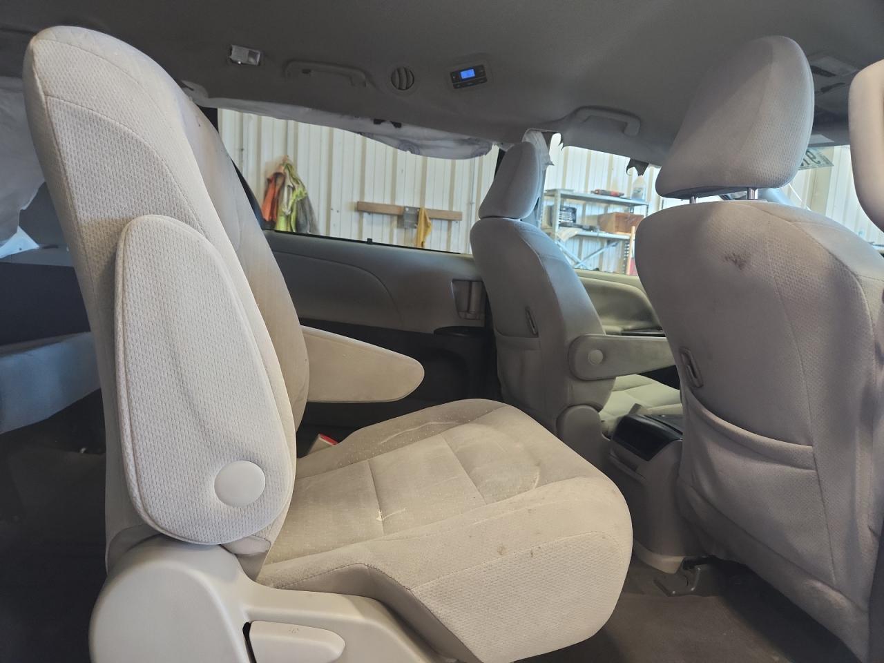 2016 TOYOTA SIENNA