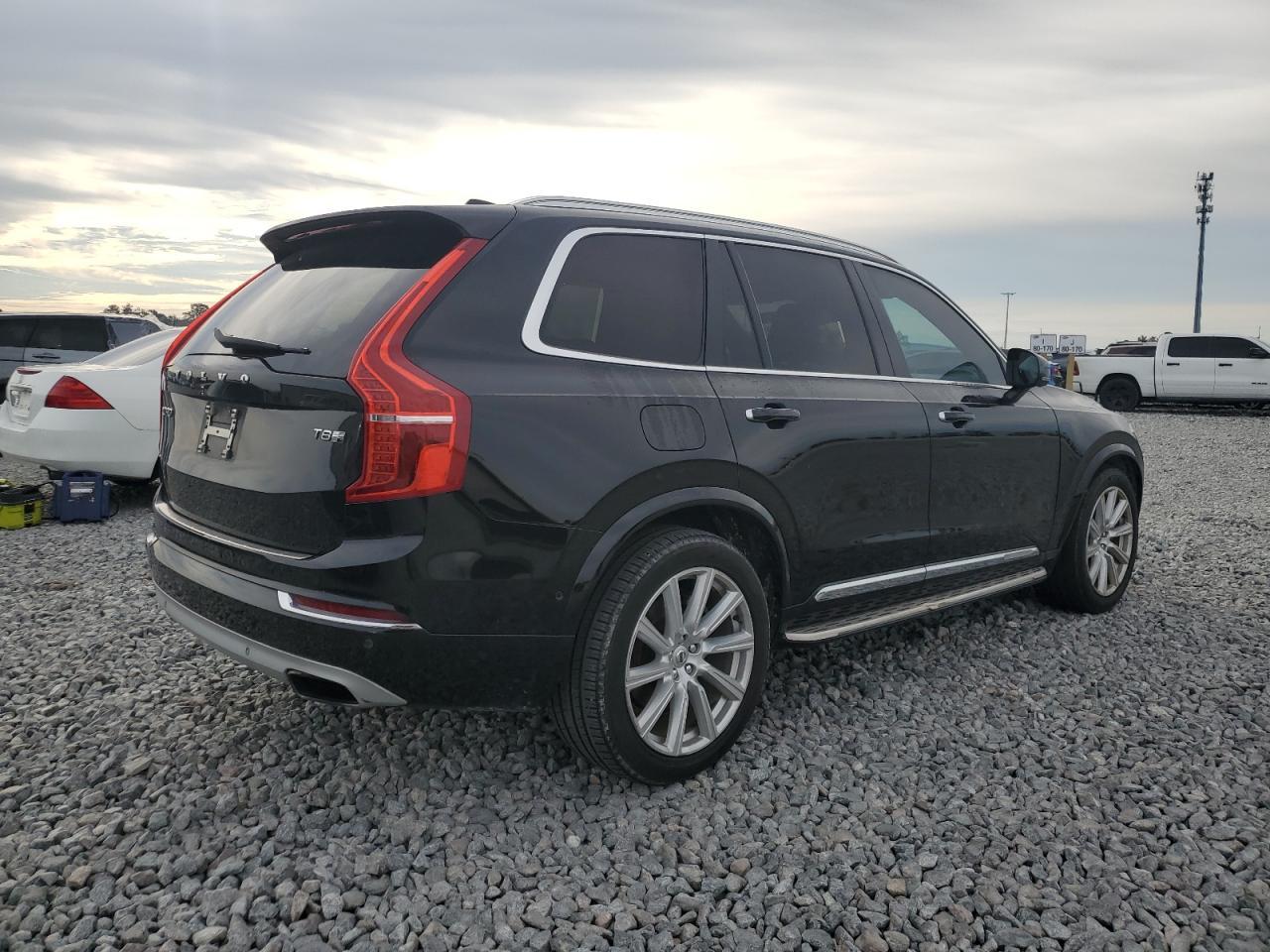 2016 VOLVO XC90