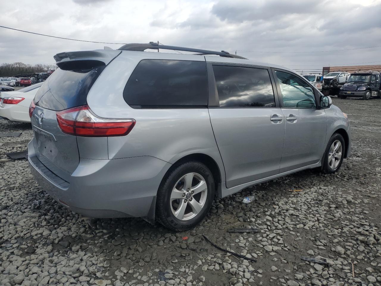 2018 TOYOTA SIENNA