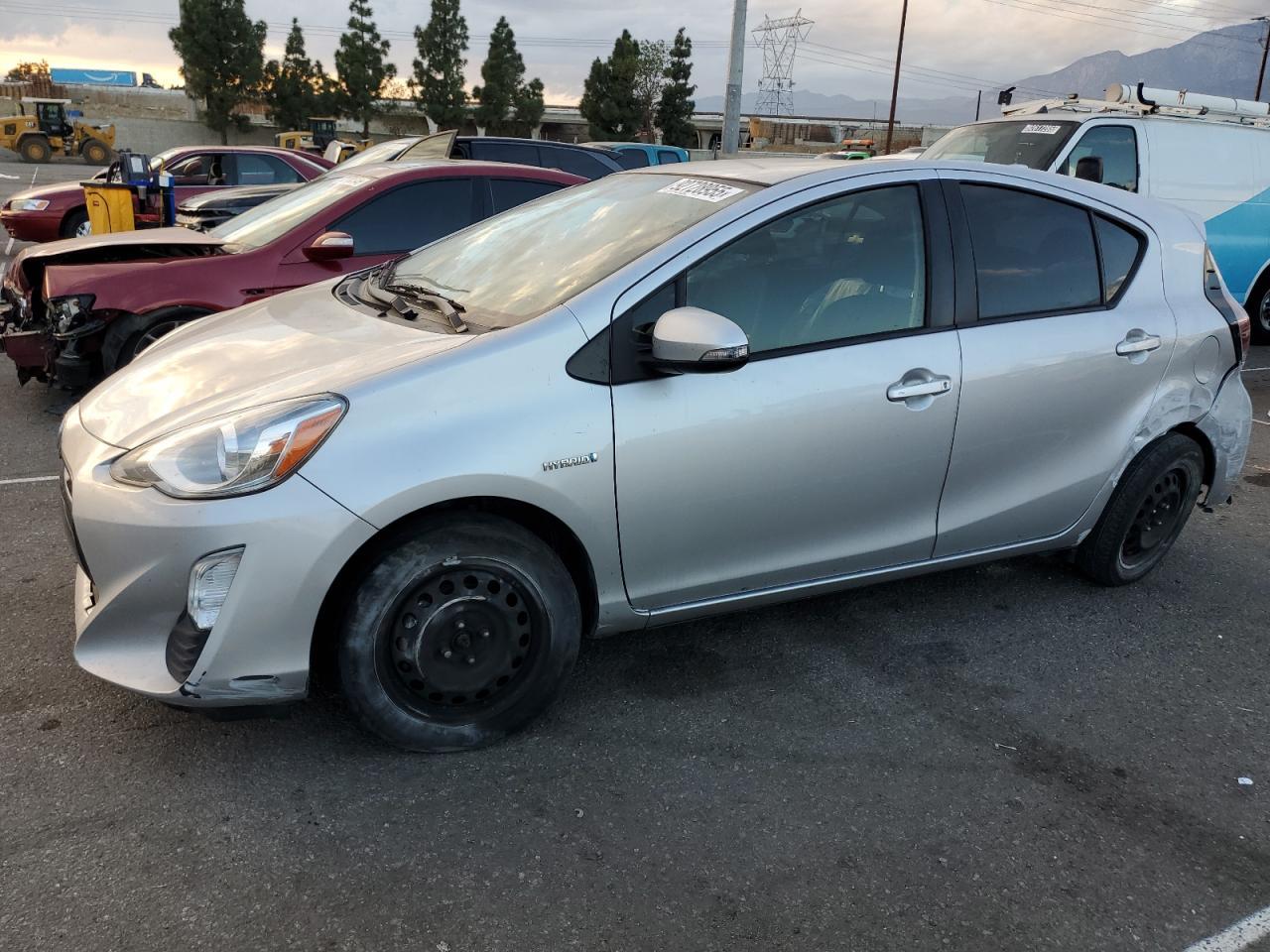 2016 TOYOTA Prius c