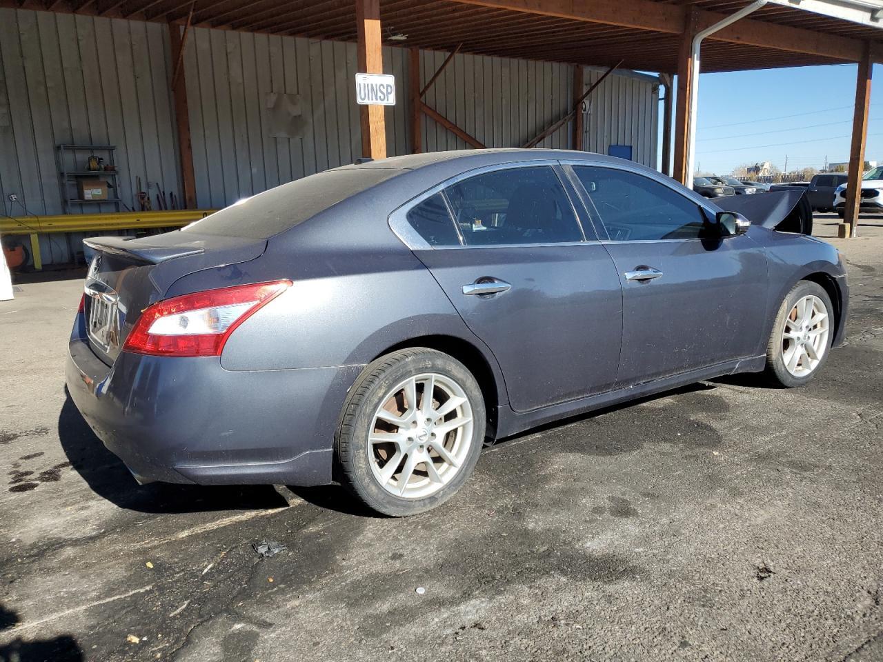 2011 NISSAN Maxima