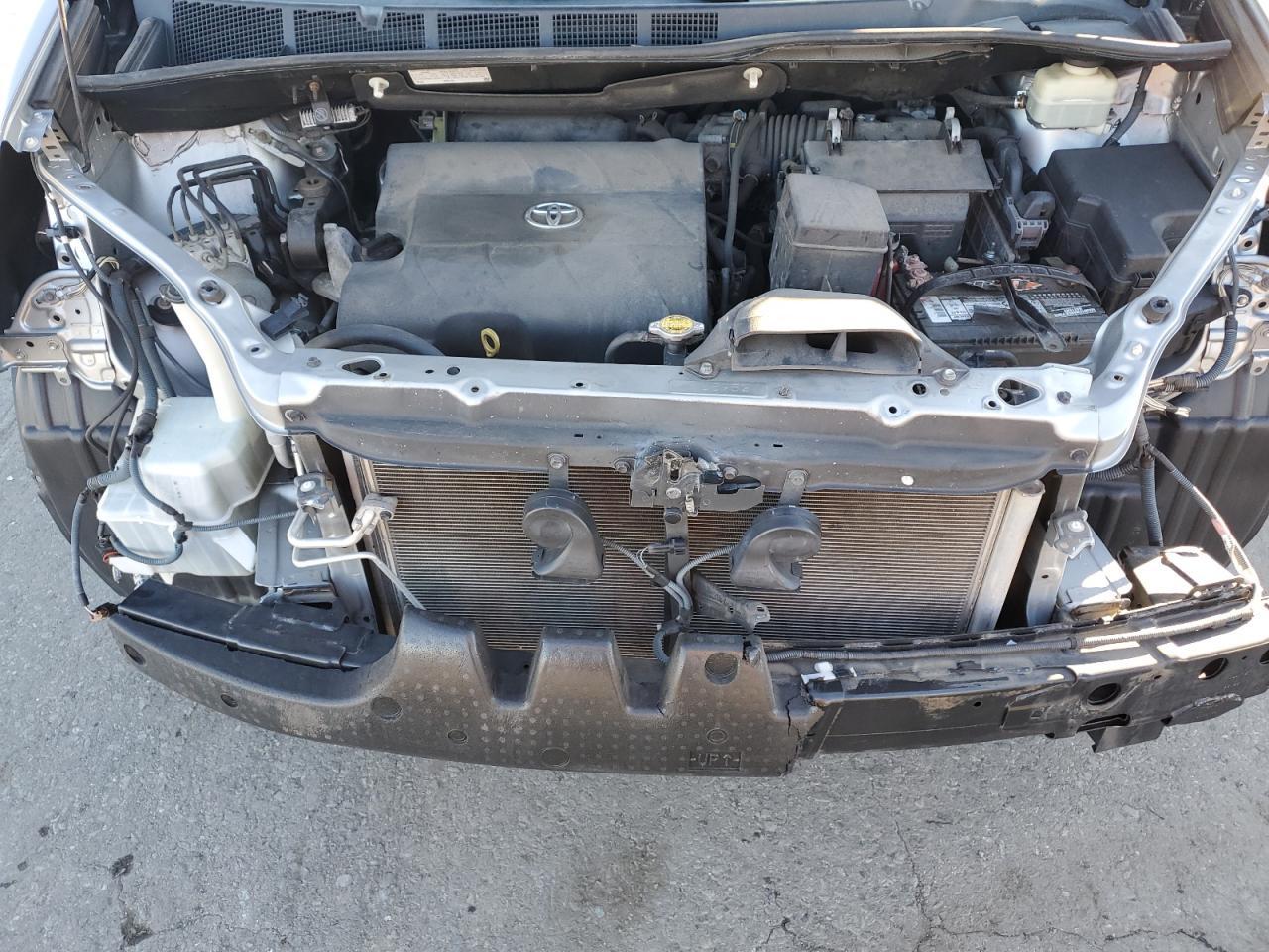 2015 TOYOTA SIENNA