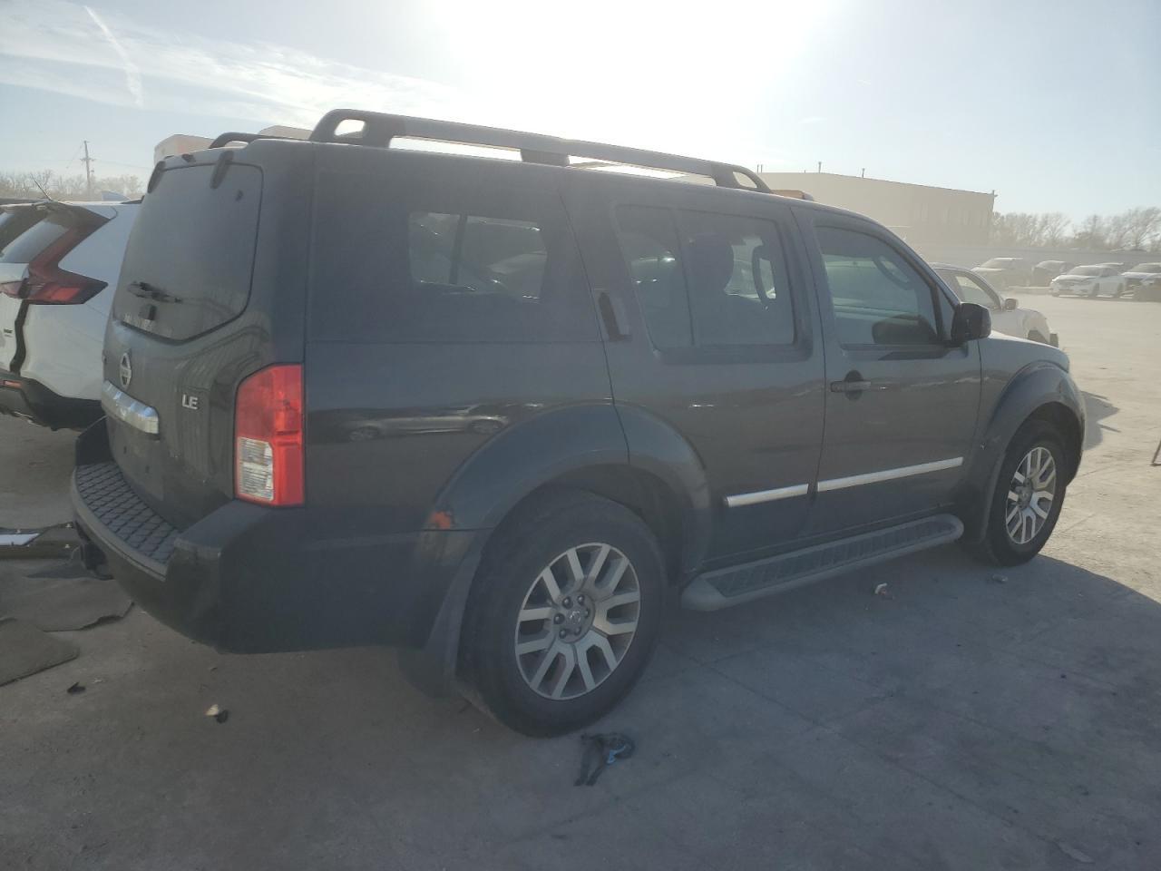 2011 NISSAN PATHFINDER