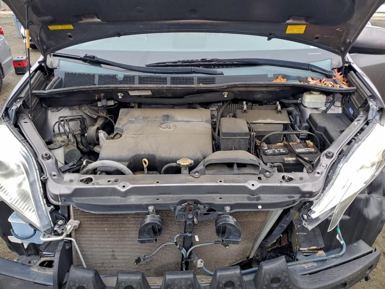 2014 TOYOTA SIENNA