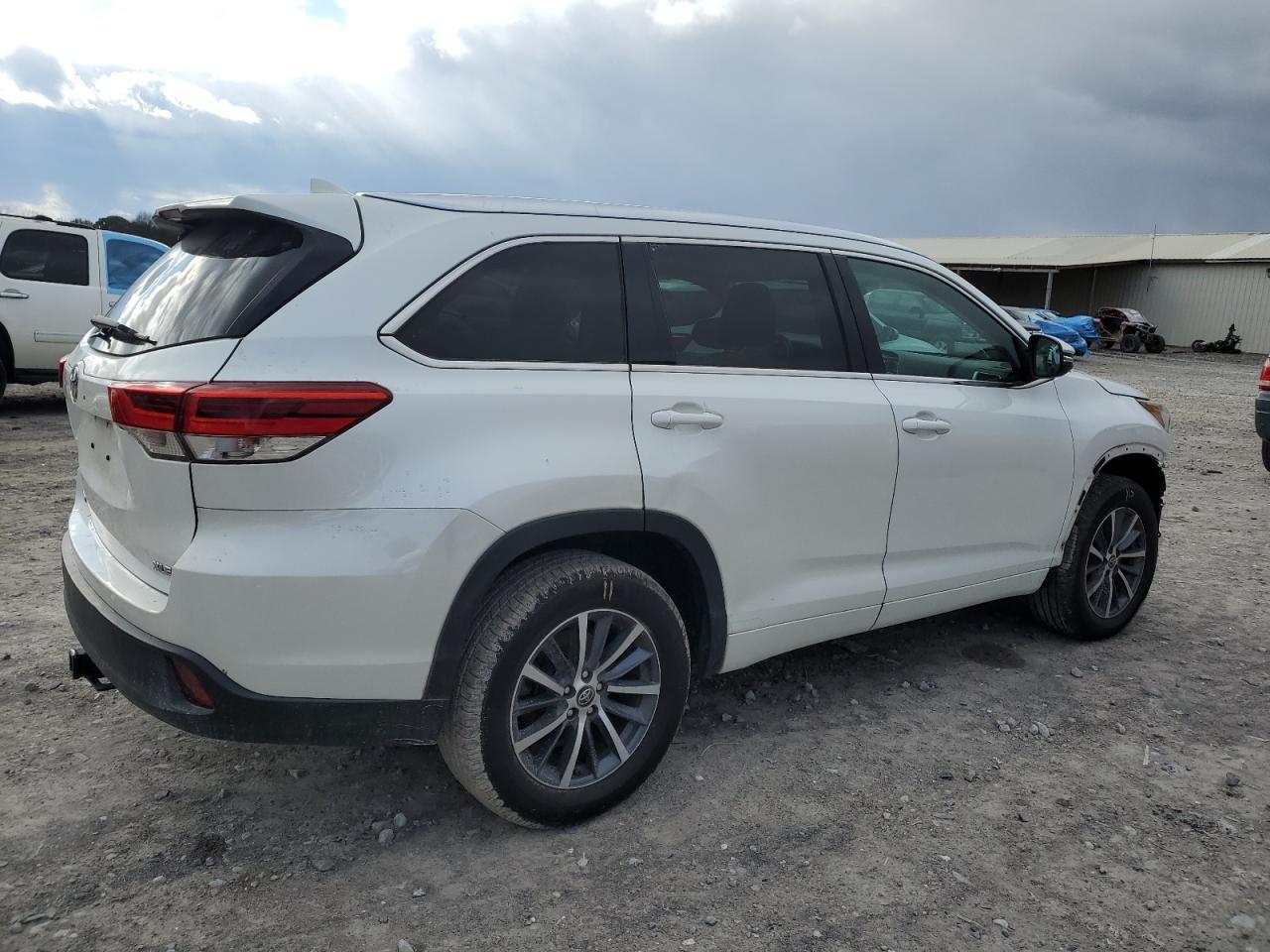 2017 TOYOTA HIGHLANDER