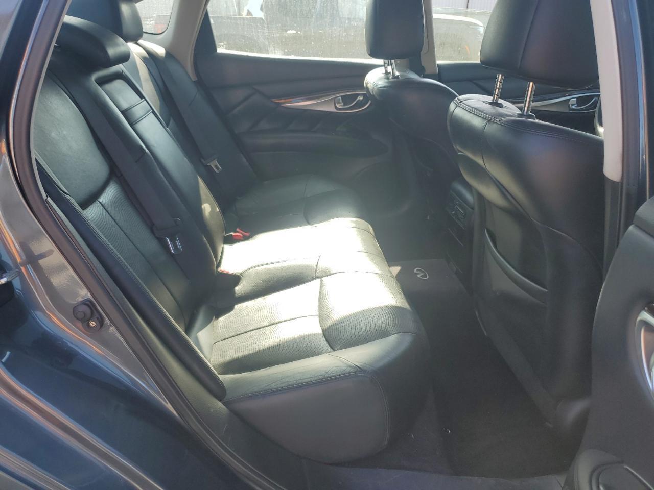 2011 INFINITI M37