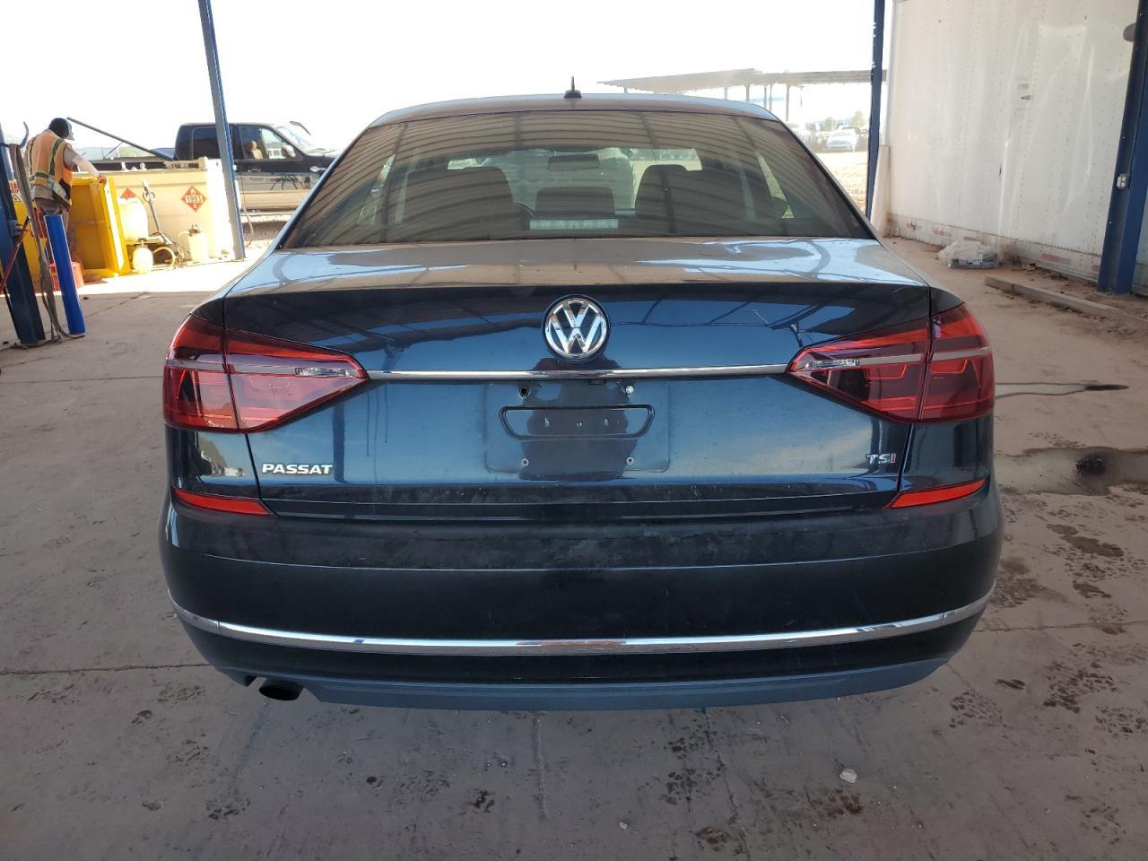 2017 VOLKSWAGEN Passat
