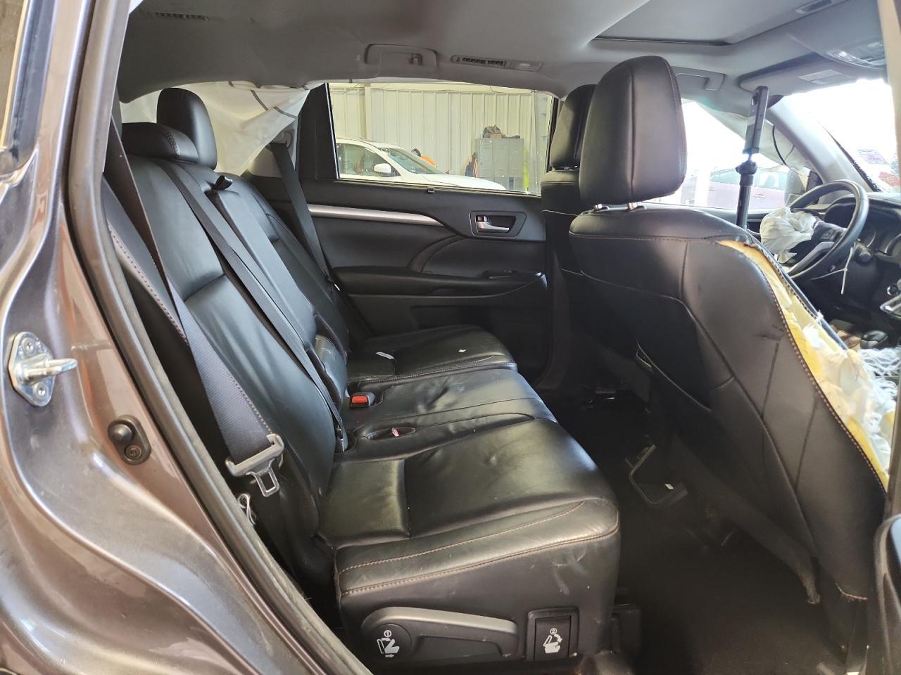 2016 TOYOTA HIGHLANDER