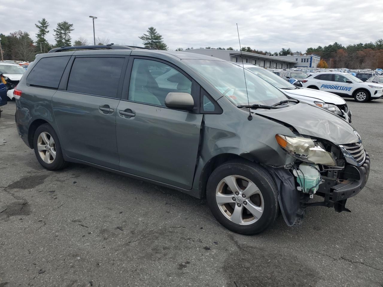2013 TOYOTA SIENNA