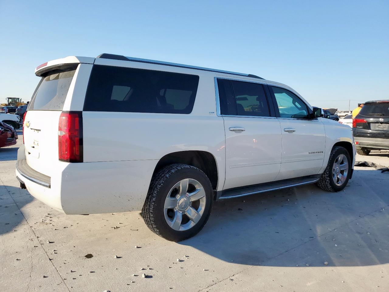 2016 CHEVROLET Suburban