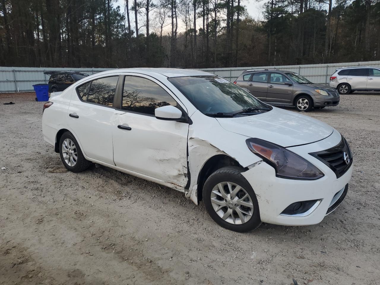2017 NISSAN VERSA