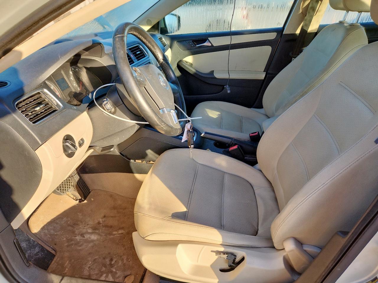 2011 VOLKSWAGEN JETTA