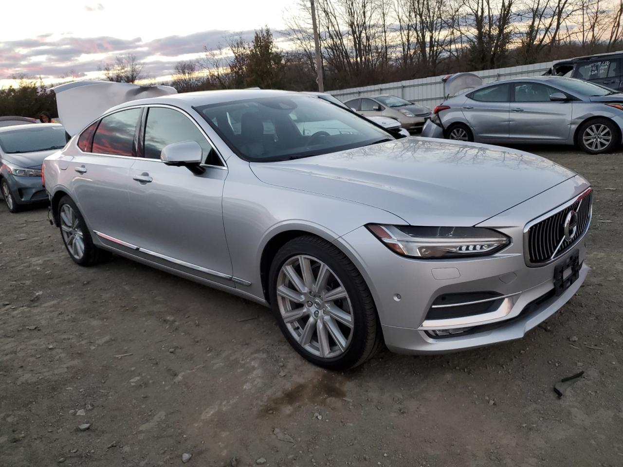 2018 VOLVO S90