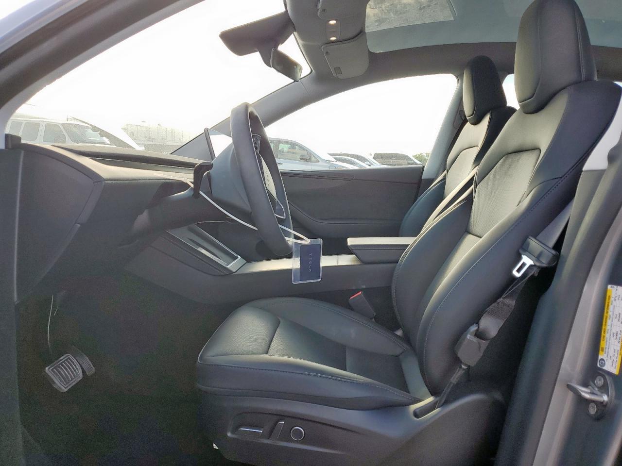 2026 TESLA MODEL Y