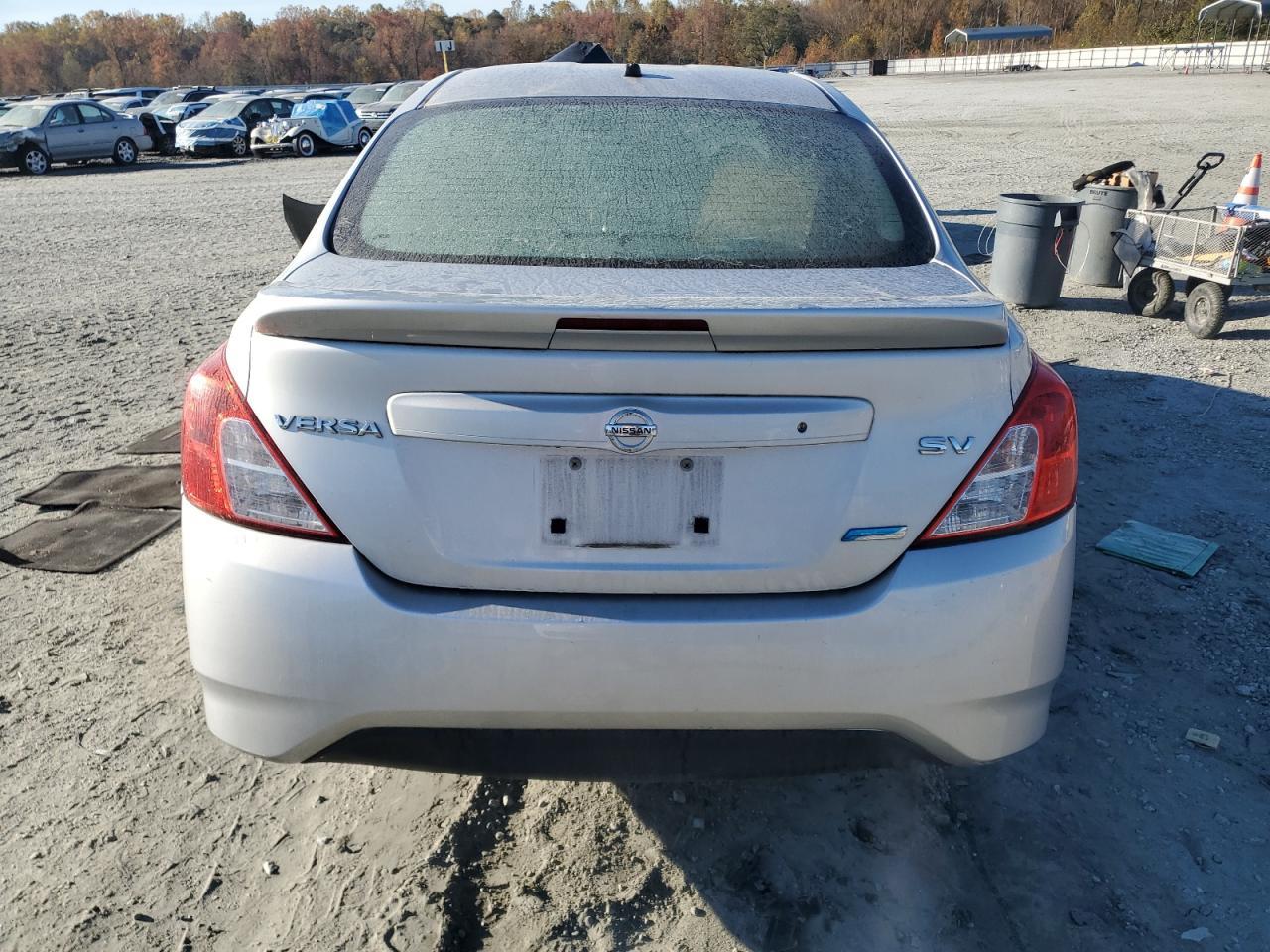 2015 NISSAN VERSA