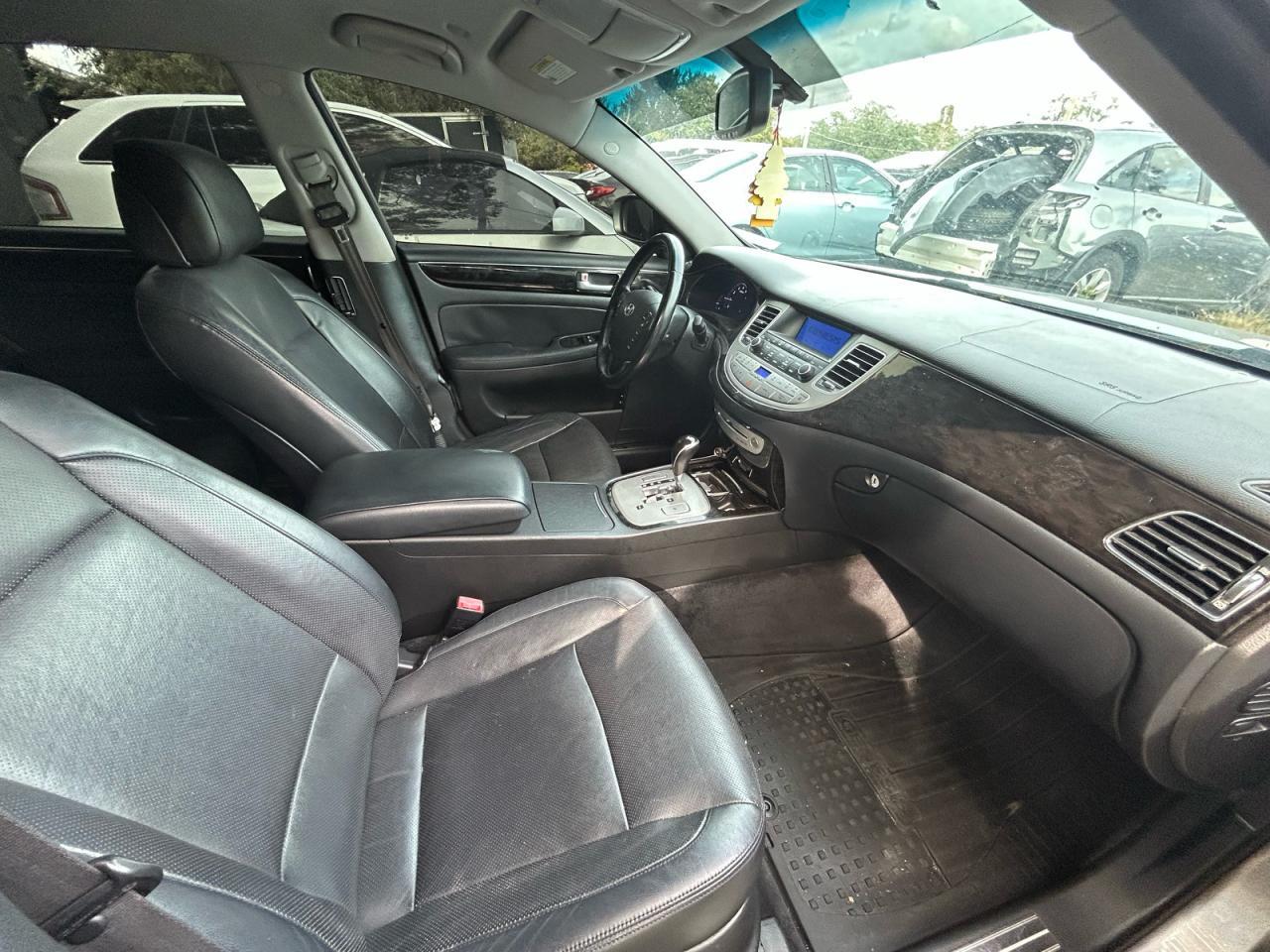 2013 HYUNDAI GENESIS