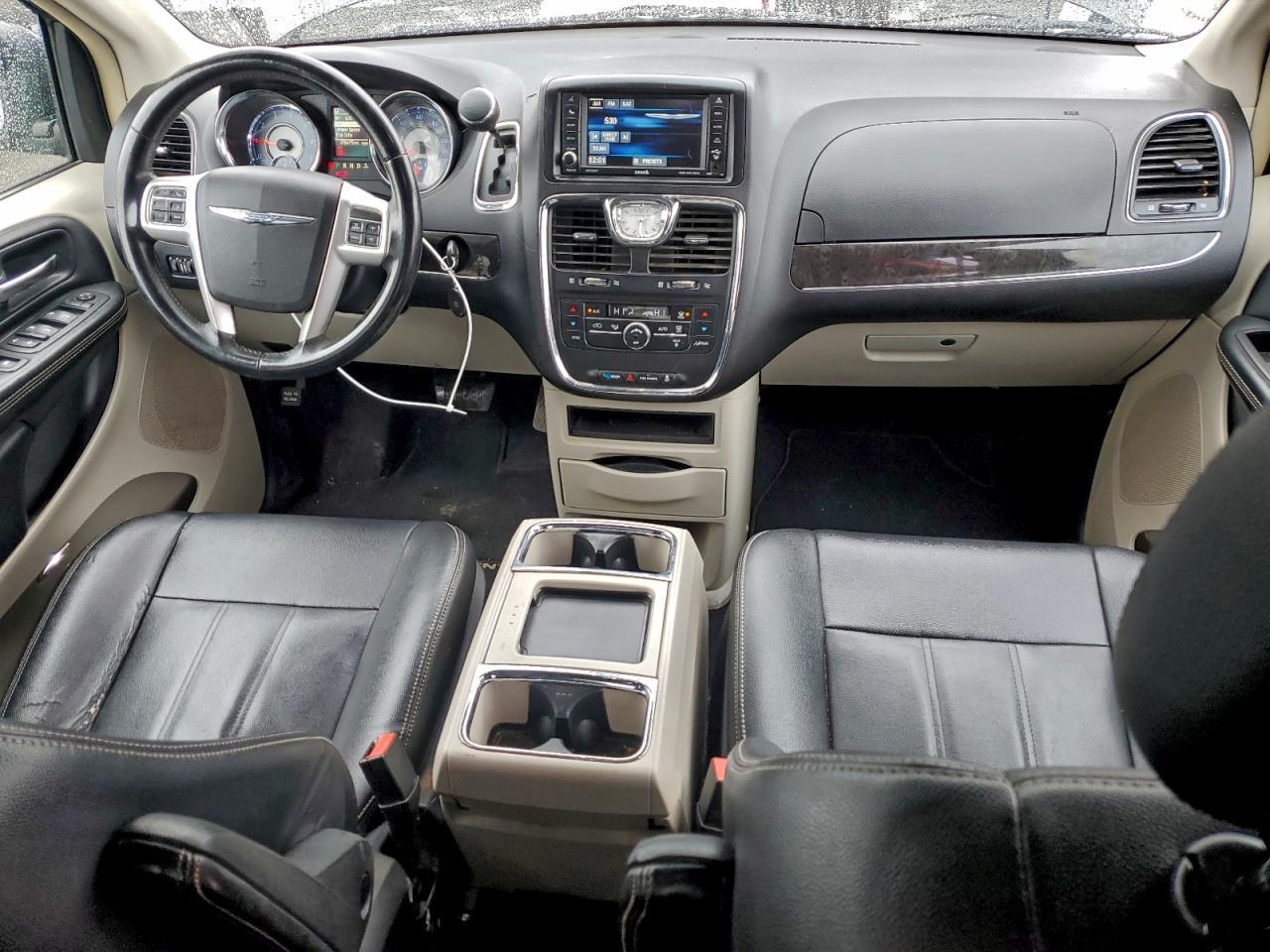 2016 CHRYSLER Town & Country