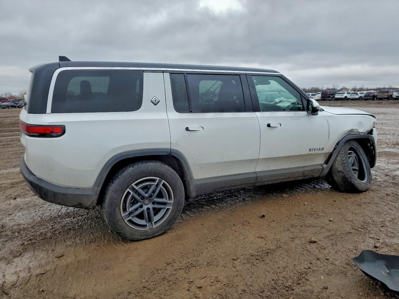 2025 RIVIAN R1s