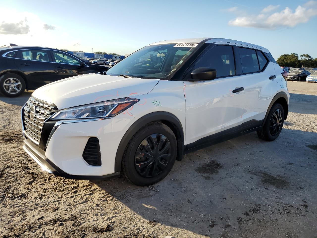 2021 NISSAN KICKS