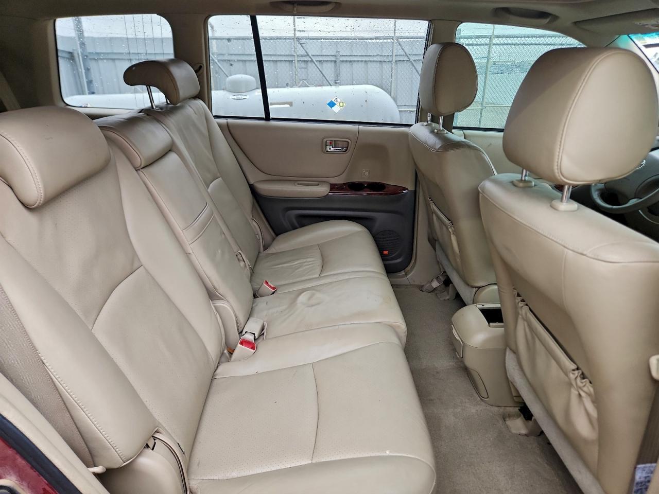 2004 TOYOTA HIGHLANDER