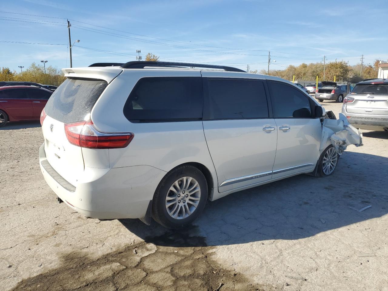 2017 TOYOTA SIENNA