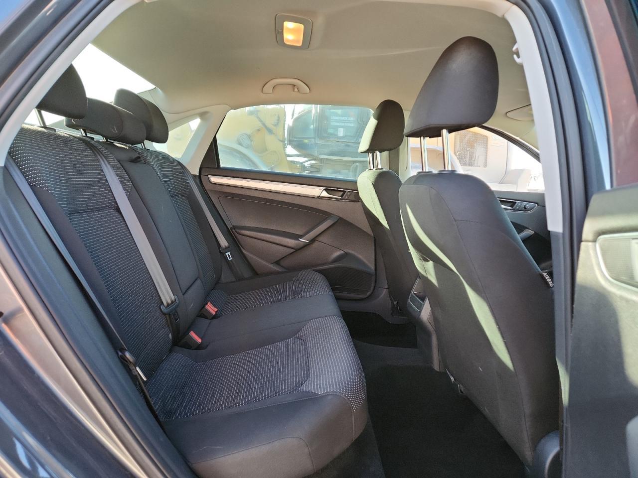 2016 VOLKSWAGEN Passat