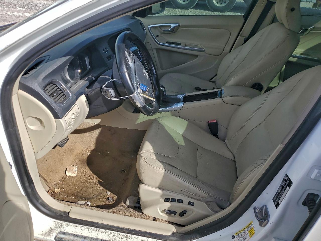 2015 VOLVO S60